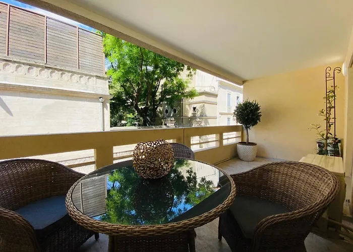 Feel@home Nemausus « Le 11 » * Νιμ