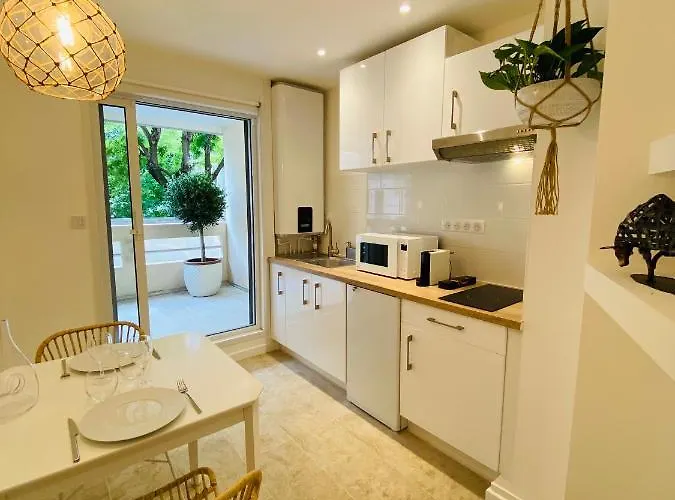 Feel@home Nemausus « Le 11 » Apartament *